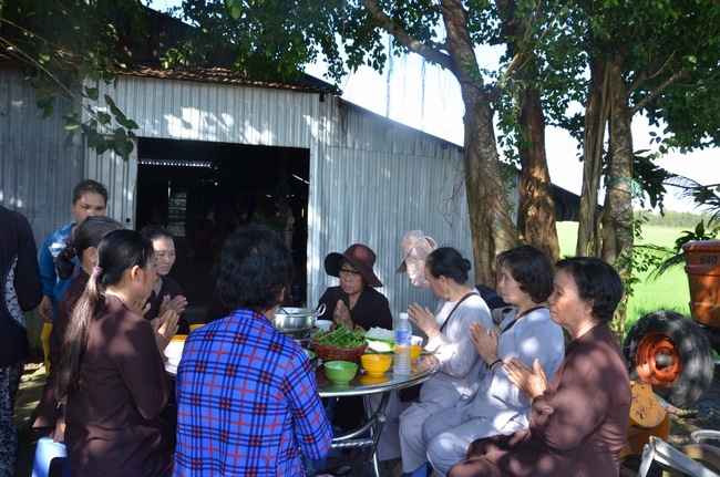 Handing over two charity houses and releasing creatures in Kien Giang