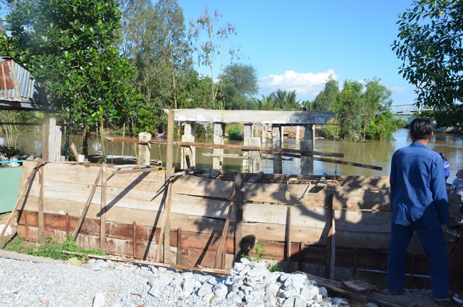 Handing over two charity houses and releasing creatures in Kien Giang