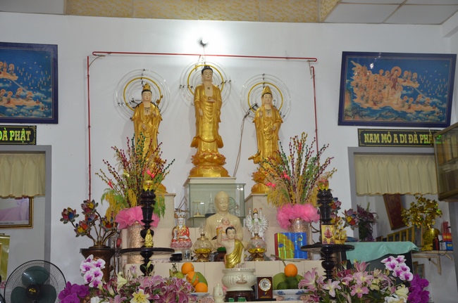 Handing over two charity houses and releasing creatures in Kien Giang