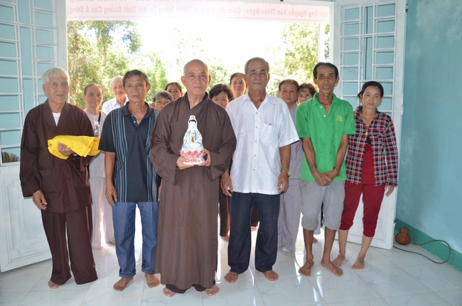 Handing over two charity houses and releasing creatures in Kien Giang