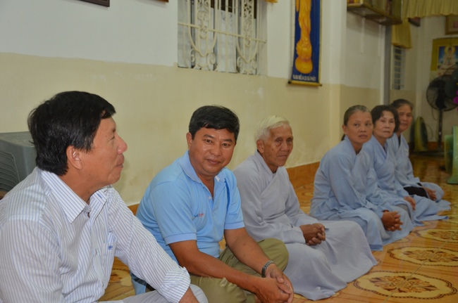 Handing over two charity houses and releasing creatures in Kien Giang