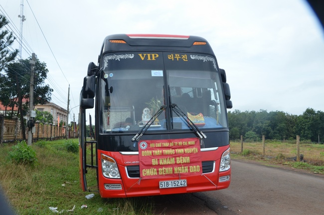 Testing health, giving medicines and gifts in Binh Phuoc