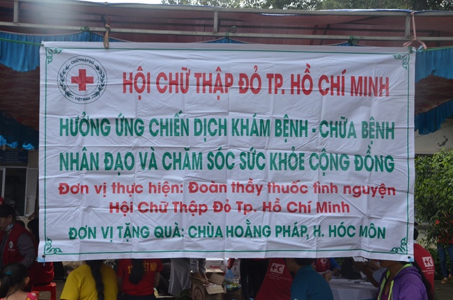 Testing health, giving medicines and gifts in Binh Phuoc