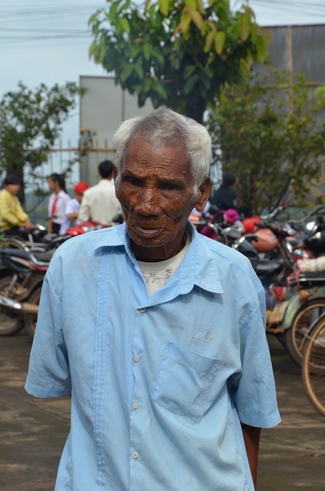 Testing health, giving medicines and gifts in Binh Phuoc