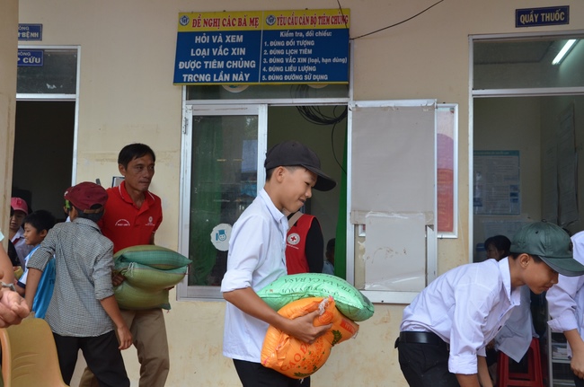 Testing health, giving medicines and gifts in Binh Phuoc