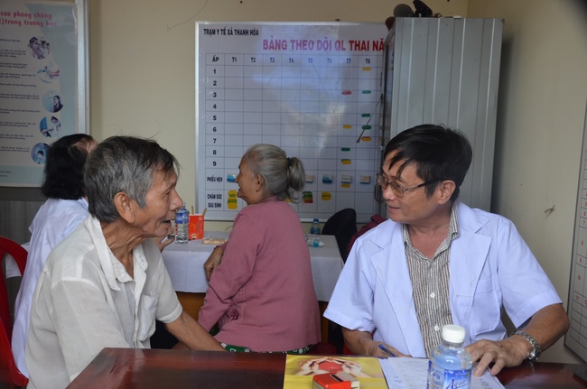 Testing health, giving medicines and gifts in Binh Phuoc