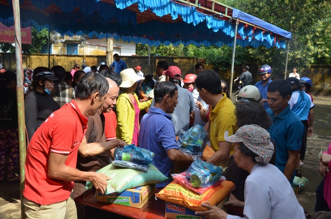 Testing health, giving medicines and gifts in Binh Phuoc