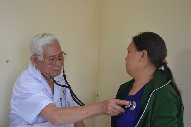 Testing health, giving medicines and gifts in Binh Phuoc