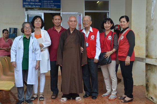 Testing health, giving medicines and gifts in Binh Phuoc