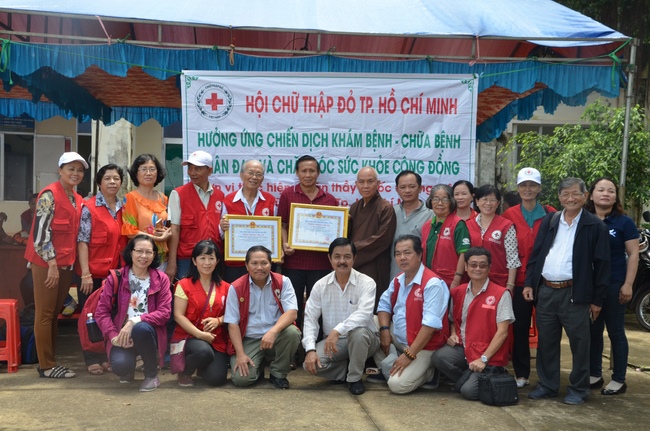 Testing health, giving medicines and gifts in Binh Phuoc