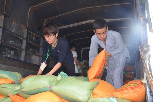 Testing health, giving medicines and gifts in Binh Phuoc