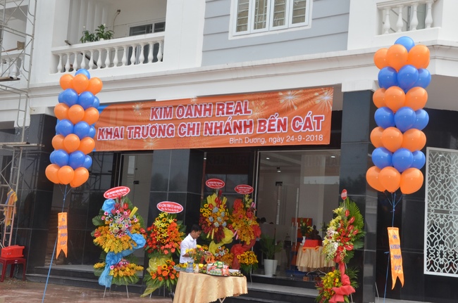 Chanting of the opening ceremony of the 7th branch of Kim Oanh real estate