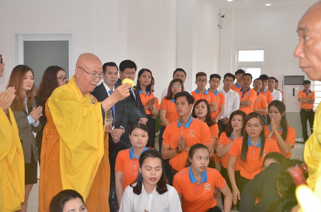 Chanting of the opening ceremony of the 7th branch of Kim Oanh real estate