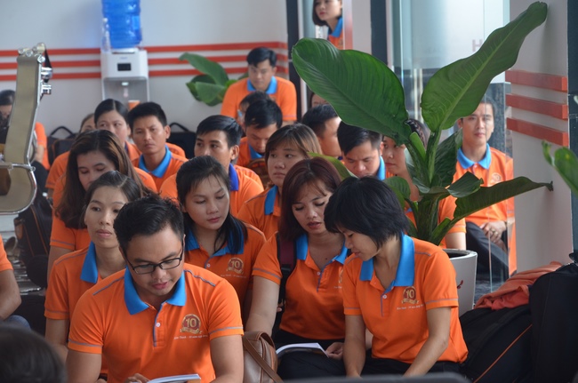 Chanting of the opening ceremony of the 7th branch of Kim Oanh real estate