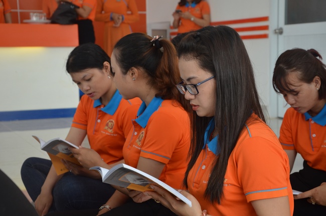 Chanting of the opening ceremony of the 7th branch of Kim Oanh real estate