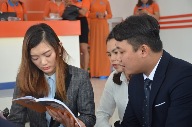 Chanting of the opening ceremony of the 7th branch of Kim Oanh real estate