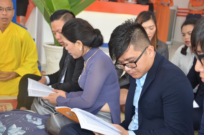 Chanting of the opening ceremony of the 7th branch of Kim Oanh real estate