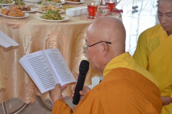 Chanting of the opening ceremony of the 7th branch of Kim Oanh real estate