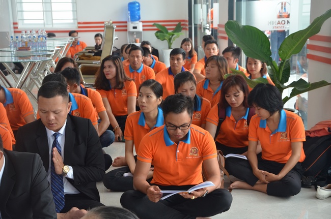 Chanting of the opening ceremony of the 7th branch of Kim Oanh real estate