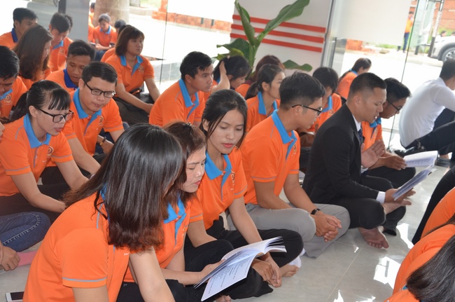Chanting of the opening ceremony of the 7th branch of Kim Oanh real estate