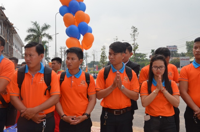 Chanting of the opening ceremony of the 7th branch of Kim Oanh real estate