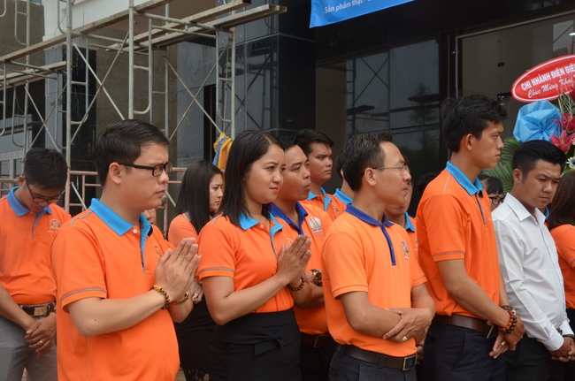 Chanting of the opening ceremony of the 7th branch of Kim Oanh real estate