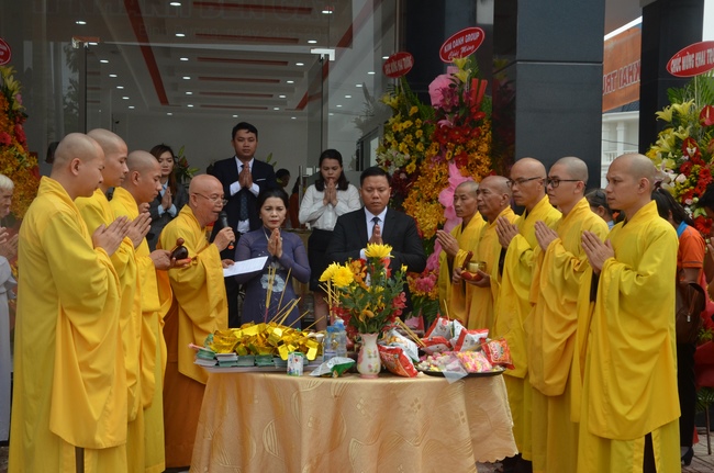Chanting of the opening ceremony of the 7th branch of Kim Oanh real estate