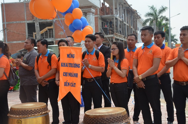 Chanting of the opening ceremony of the 7th branch of Kim Oanh real estate
