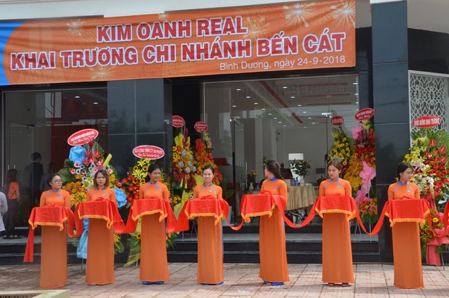 Chanting of the opening ceremony of the 7th branch of Kim Oanh real estate