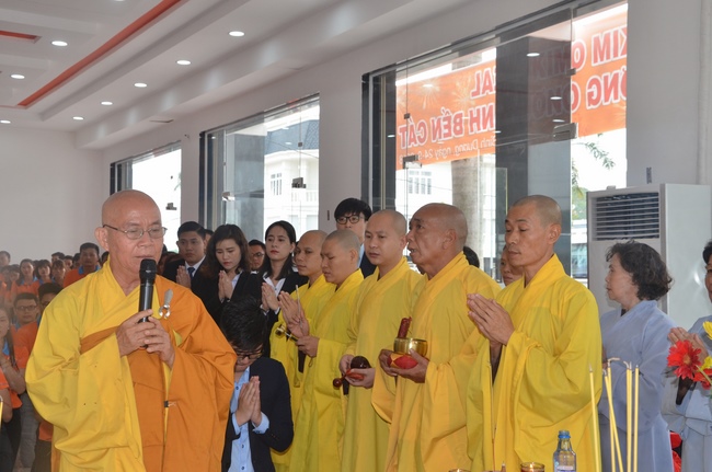 Chanting of the opening ceremony of the 7th branch of Kim Oanh real estate