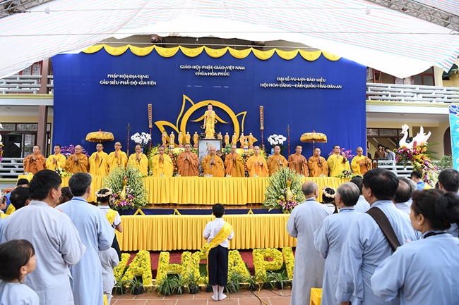 The Buddhist Festival chanting Ksihitigarbha on occasion of the great Ullambana Ceremony  at Hoa Phuc Pagoda – Hanoi