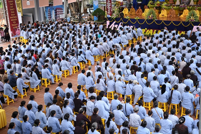 The Buddhist Festival chanting Ksihitigarbha on occasion of the great Ullambana Ceremony  at Hoa Phuc Pagoda – Hanoi