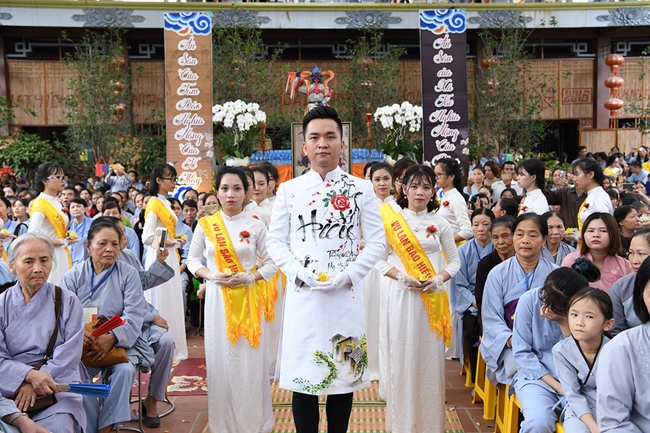 The Buddhist Festival chanting Ksihitigarbha on occasion of the great Ullambana Ceremony  at Hoa Phuc Pagoda – Hanoi