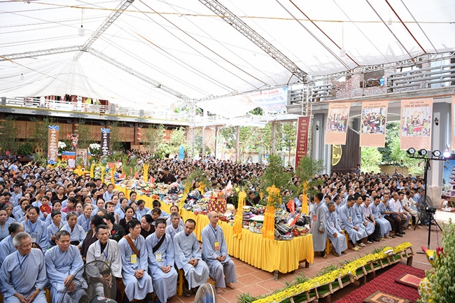 The Buddhist Festival chanting Ksihitigarbha on occasion of the great Ullambana Ceremony  at Hoa Phuc Pagoda – Hanoi