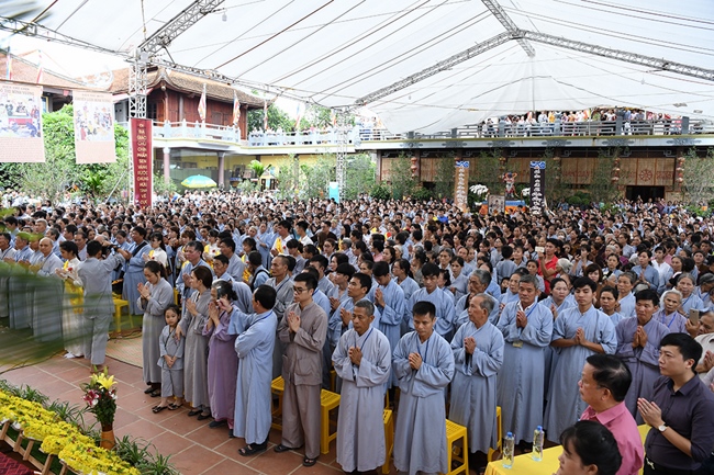 The Buddhist Festival chanting Ksihitigarbha on occasion of the great Ullambana Ceremony  at Hoa Phuc Pagoda – Hanoi