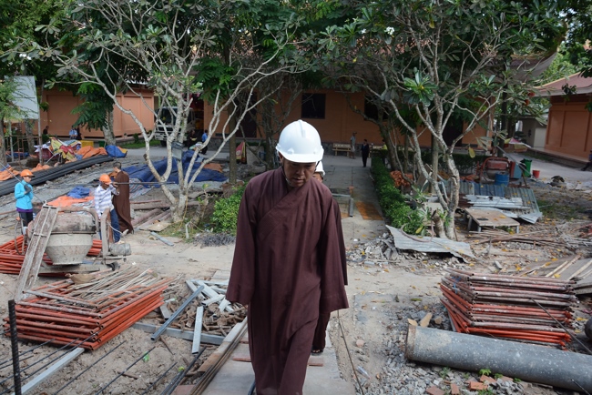 Hoàn thành đổ bê tông sàn lửng lầu 1 tòa nhà đa năng