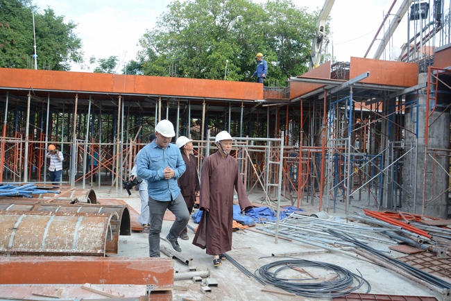 Hoàn thành đổ bê tông sàn lửng lầu 1 tòa nhà đa năng