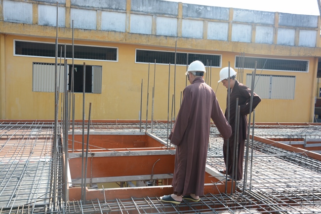 Hoàn thành đổ bê tông sàn lửng lầu 1 tòa nhà đa năng