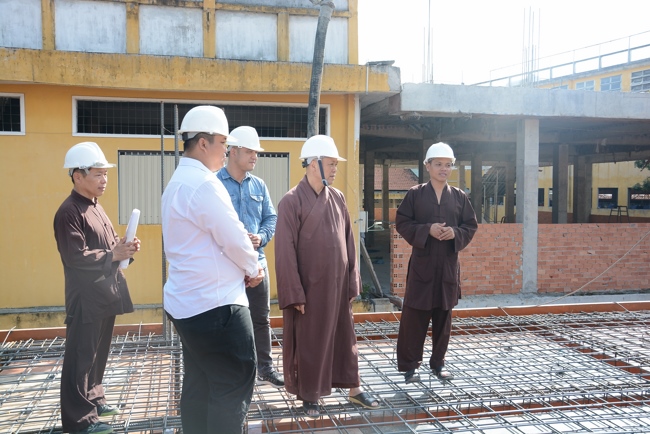 Hoàn thành đổ bê tông sàn lửng lầu 1 tòa nhà đa năng