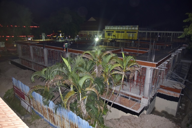 Hoàn thành đổ bê tông sàn lửng lầu 1 tòa nhà đa năng