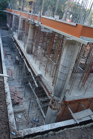 Hoàn thành đổ bê tông sàn lửng lầu 1 tòa nhà đa năng