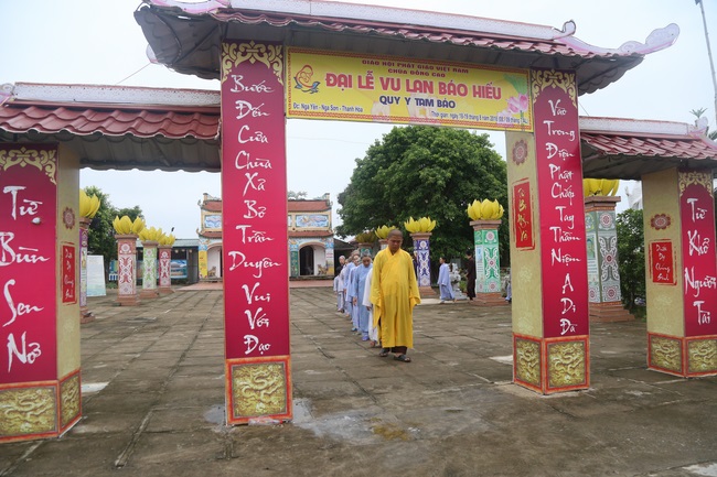 One - Day Cultivation at Dong Cao Pagoda in Thanh Hoa province.