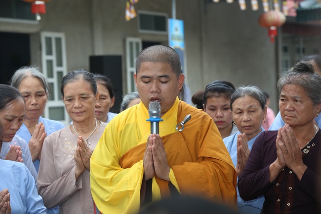 One - Day Cultivation at Dong Cao Pagoda in Thanh Hoa province.