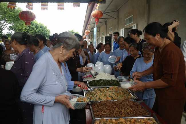 One - Day Cultivation at Dong Cao Pagoda in Thanh Hoa province.