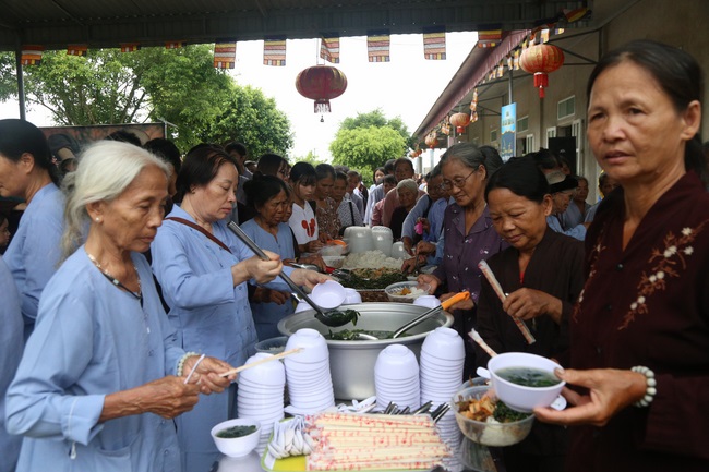 One - Day Cultivation at Dong Cao Pagoda in Thanh Hoa province.