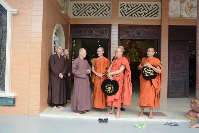 The 7th Tripitaka Dharma Master Sīlakkhandhābhivaṁsa visited Hoang Phap Temple