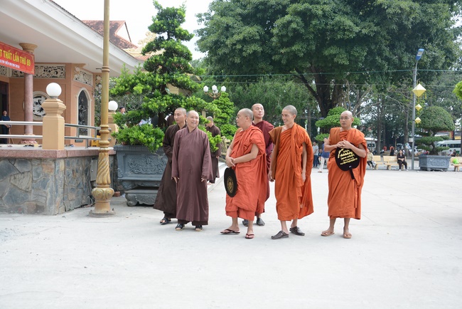 The 7th Tripitaka Dharma Master Sīlakkhandhābhivaṁsa visited Hoang Phap Temple