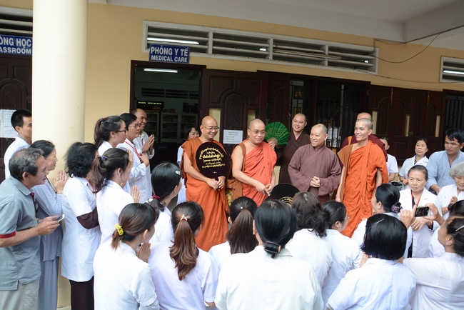 The 7th Tripitaka Dharma Master Sīlakkhandhābhivaṁsa visited Hoang Phap Temple
