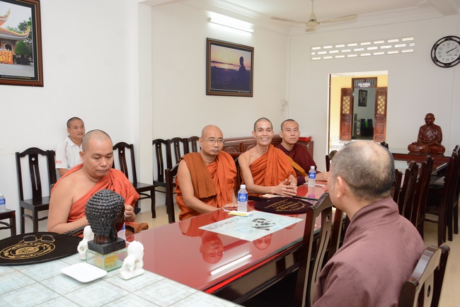The 7th Tripitaka Dharma Master Sīlakkhandhābhivaṁsa visited Hoang Phap Temple