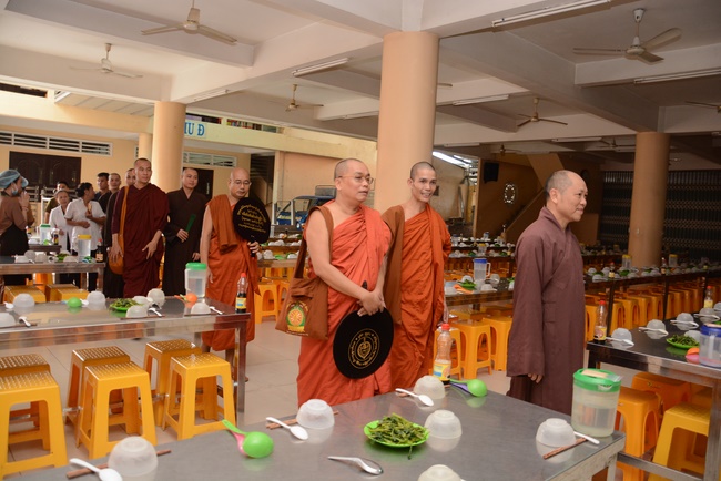 The 7th Tripitaka Dharma Master Sīlakkhandhābhivaṁsa visited Hoang Phap Temple